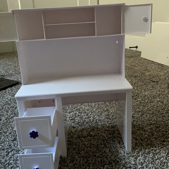 Doll desk and chair - Picture 3 of 6